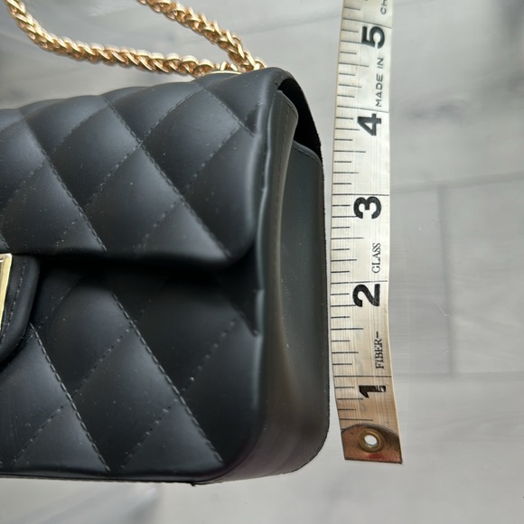 Quilted Matte Black Jelly Purse with adjustable Gold Chain Strap
BRAND NEW! - Picture 12 of 12